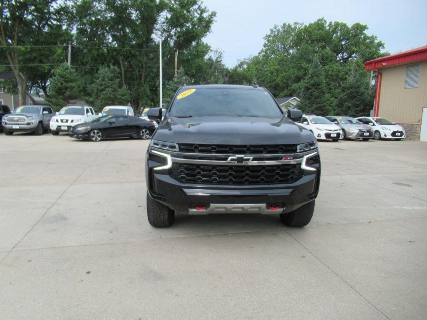 2022 BLACK CHEVROLET TAHOE Z71 1500 Z71 (1GNSKPKD3NR) with an 5.3L engine, Automatic transmission, located at 908 SE 14th Street, Des Moines, IA, 50317, (515) 281-0330, 41.580303, -93.597046 - Photo#1