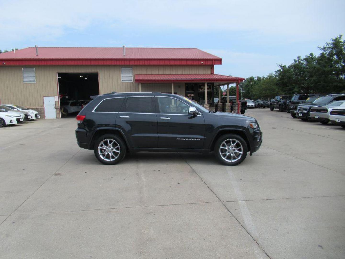 2014 BLACK JEEP GRAND CHEROKEE OVERLAND (1C4RJFCG5EC) with an 3.6L engine, Automatic transmission, located at 908 SE 14th Street, Des Moines, IA, 50317, (515) 281-0330, 41.580303, -93.597046 - Photo#3