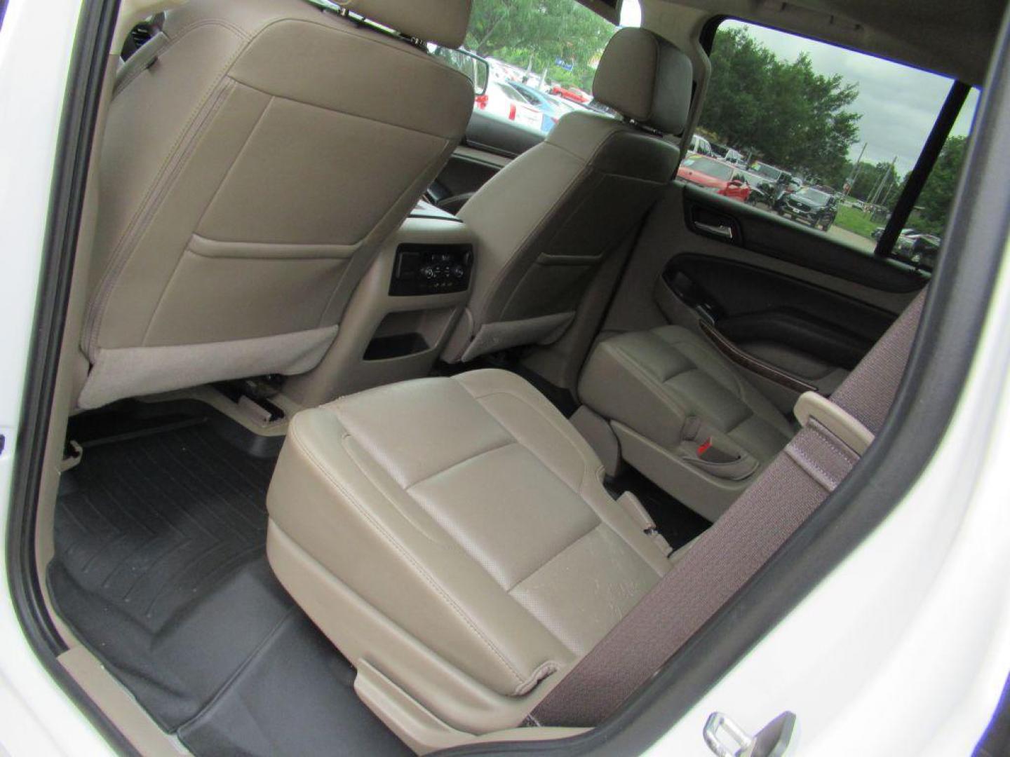 2017 WHITE CHEVROLET TAHOE 1500 PREMIER (1GNSKCKC1HR) with an 5.3L engine, Automatic transmission, located at 908 SE 14th Street, Des Moines, IA, 50317, (515) 281-0330, 41.580303, -93.597046 - Photo#16