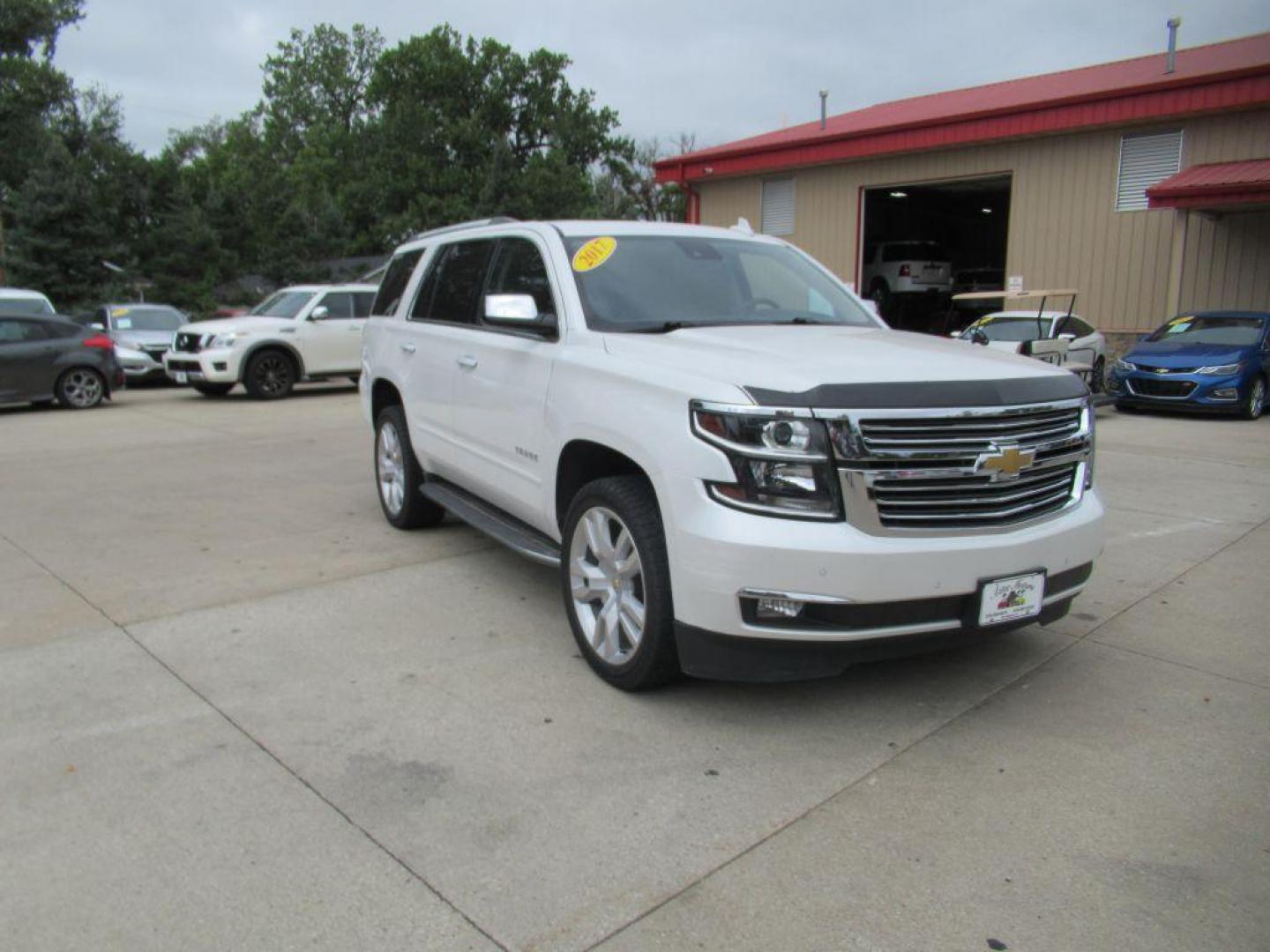 2017 WHITE CHEVROLET TAHOE 1500 PREMIER (1GNSKCKC1HR) with an 5.3L engine, Automatic transmission, located at 908 SE 14th Street, Des Moines, IA, 50317, (515) 281-0330, 41.580303, -93.597046 - Photo#2