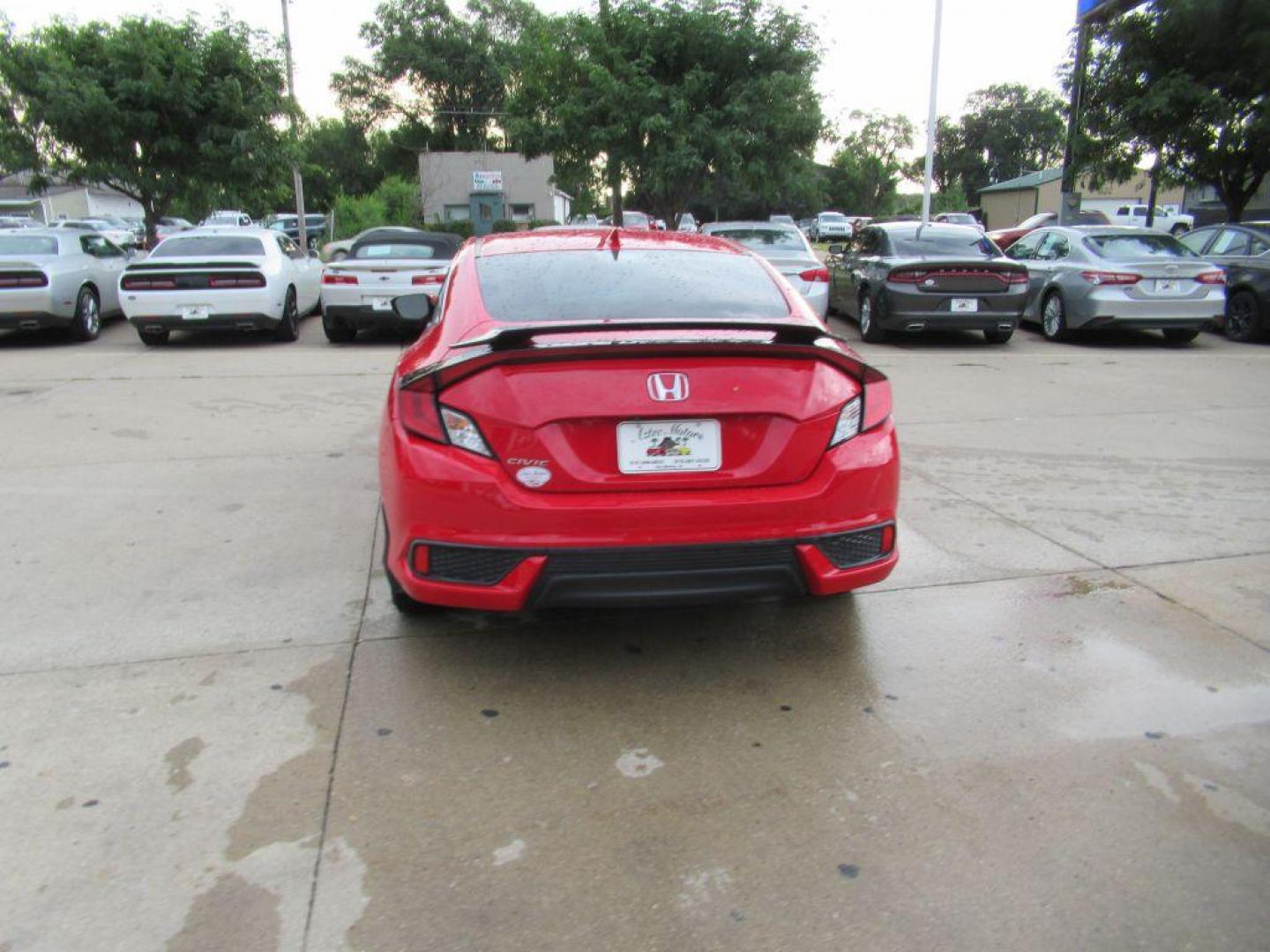 2017 RED HONDA CIVIC EX (2HGFC3B39HH) with an 1.5L engine, Continuously Variable transmission, located at 908 SE 14th Street, Des Moines, IA, 50317, (515) 281-0330, 41.580303, -93.597046 - Photo#5