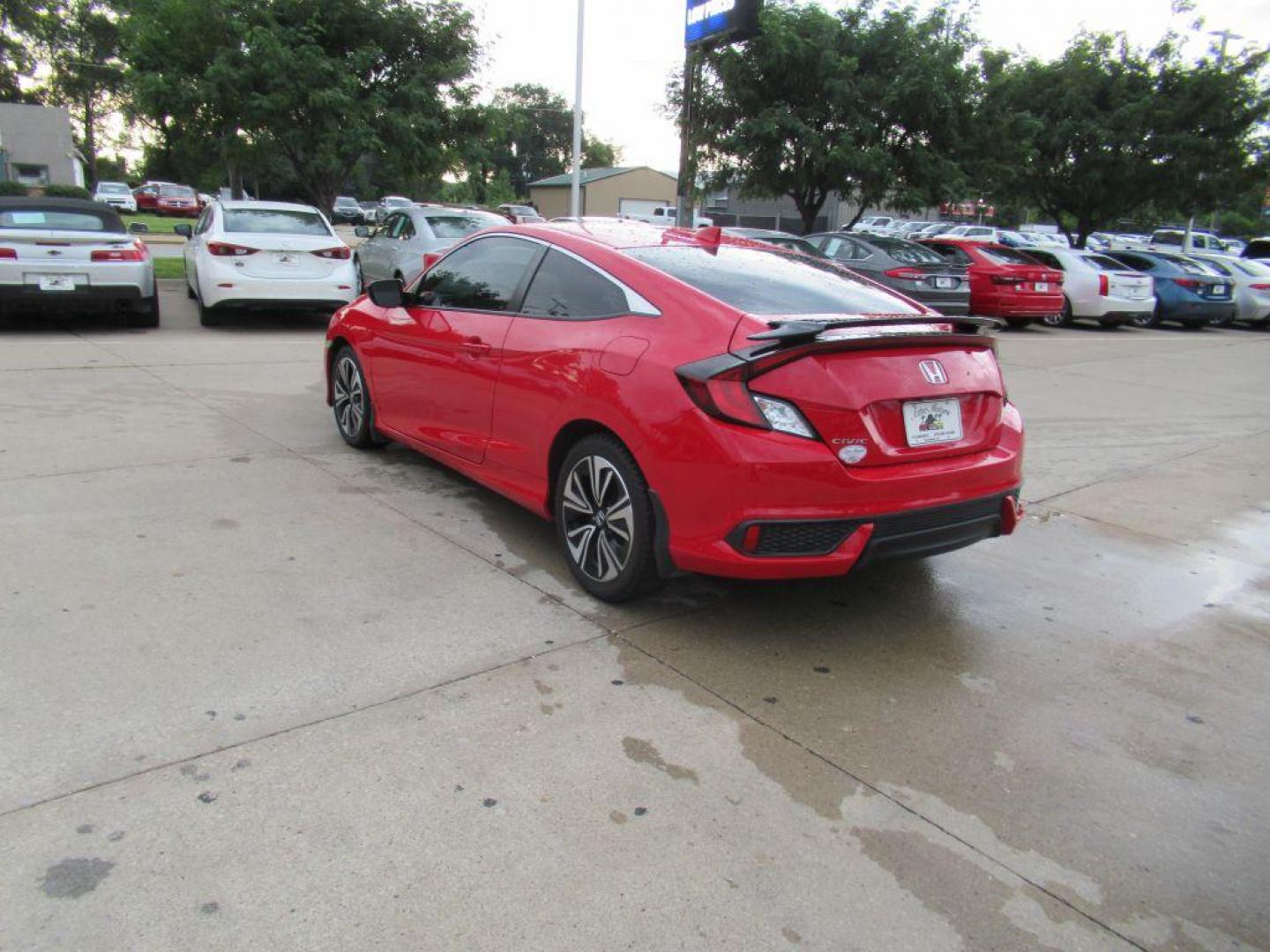 2017 RED HONDA CIVIC EX (2HGFC3B39HH) with an 1.5L engine, Continuously Variable transmission, located at 908 SE 14th Street, Des Moines, IA, 50317, (515) 281-0330, 41.580303, -93.597046 - Photo#6