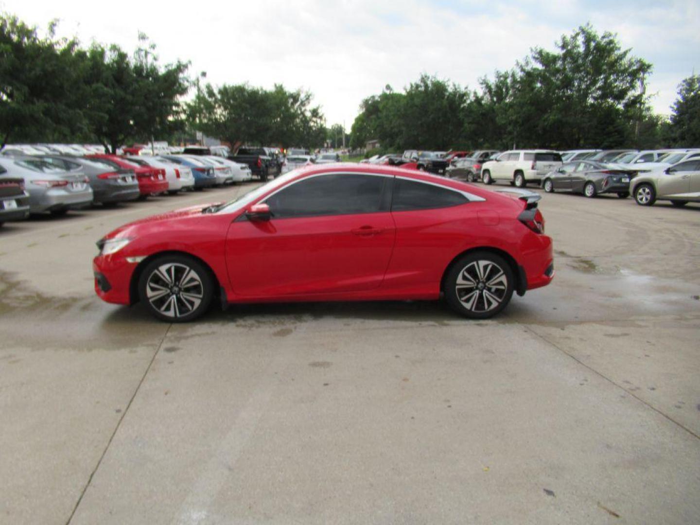 2017 RED HONDA CIVIC EX (2HGFC3B39HH) with an 1.5L engine, Continuously Variable transmission, located at 908 SE 14th Street, Des Moines, IA, 50317, (515) 281-0330, 41.580303, -93.597046 - Photo#7