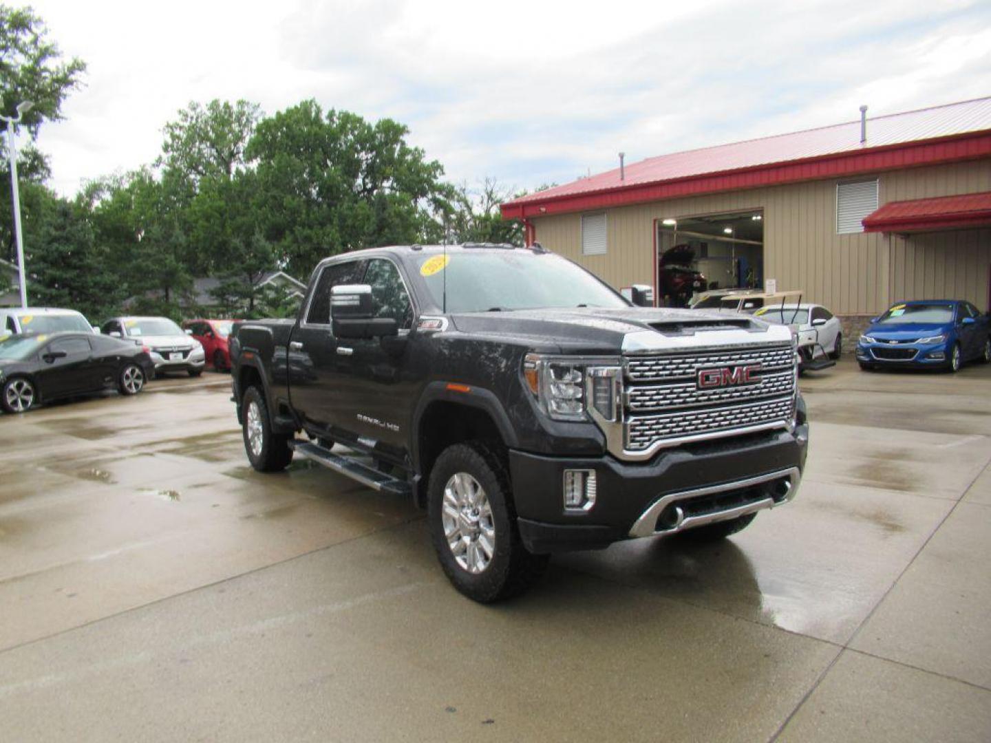 2020 BLACK GMC SIERRA 2500 DENALI (1GT19REY3LF) with an 6.6L engine, Automatic transmission, located at 908 SE 14th Street, Des Moines, IA, 50317, (515) 281-0330, 41.580303, -93.597046 - Photo#2