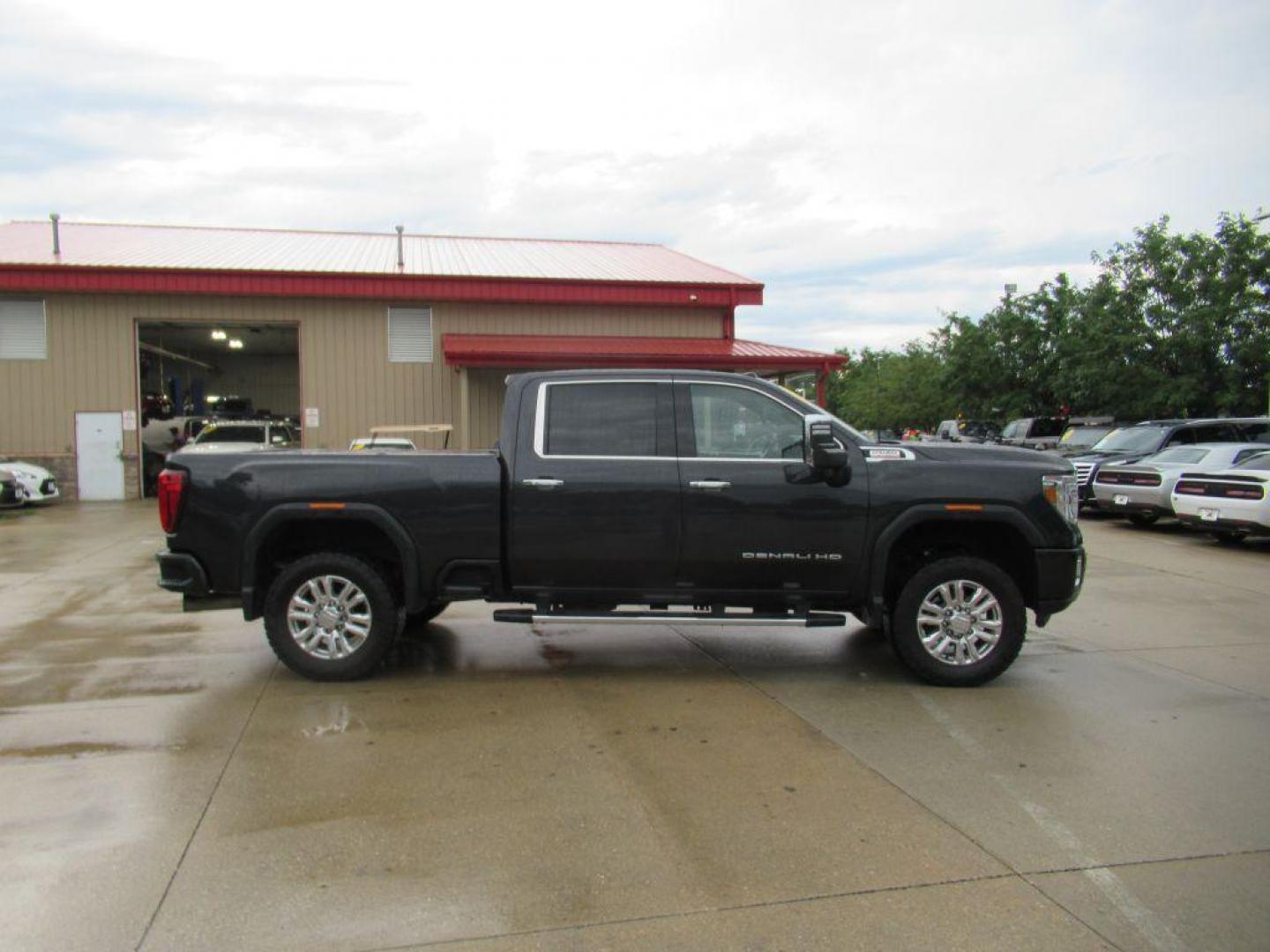 2020 BLACK GMC SIERRA 2500 DENALI (1GT19REY3LF) with an 6.6L engine, Automatic transmission, located at 908 SE 14th Street, Des Moines, IA, 50317, (515) 281-0330, 41.580303, -93.597046 - Photo#3