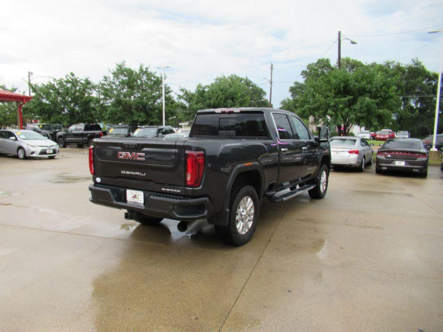 2020 BLACK GMC SIERRA 2500 DENALI (1GT19REY3LF) with an 6.6L engine, Automatic transmission, located at 908 SE 14th Street, Des Moines, IA, 50317, (515) 281-0330, 41.580303, -93.597046 - Photo#4