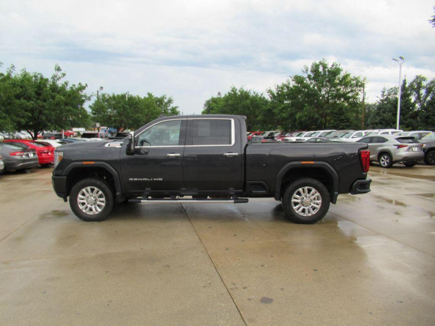 2020 BLACK GMC SIERRA 2500 DENALI (1GT19REY3LF) with an 6.6L engine, Automatic transmission, located at 908 SE 14th Street, Des Moines, IA, 50317, (515) 281-0330, 41.580303, -93.597046 - Photo#7