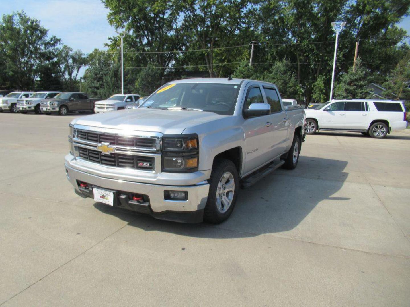 2014 SILVER CHEVROLET SILVERADO 1500 CREW CAB LT (3GCUKREC2EG) with an 5.3L engine, Automatic transmission, located at 908 SE 14th Street, Des Moines, IA, 50317, (515) 281-0330, 41.580303, -93.597046 - Photo#0