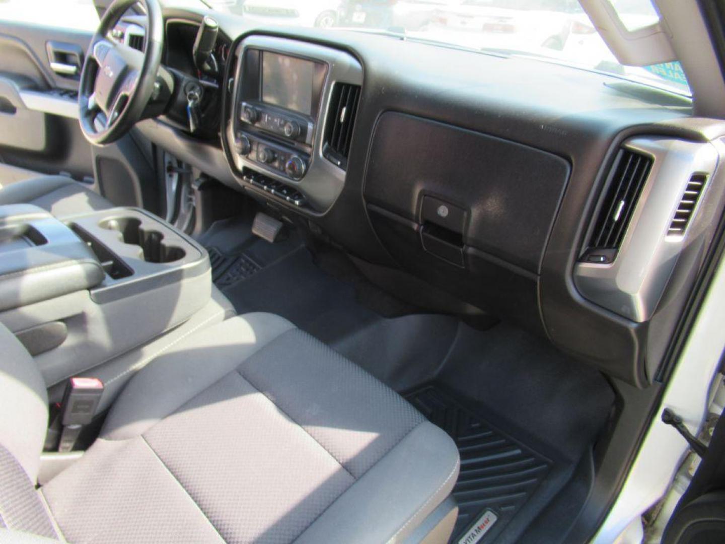 2014 SILVER CHEVROLET SILVERADO 1500 CREW CAB LT (3GCUKREC2EG) with an 5.3L engine, Automatic transmission, located at 908 SE 14th Street, Des Moines, IA, 50317, (515) 281-0330, 41.580303, -93.597046 - Photo#13