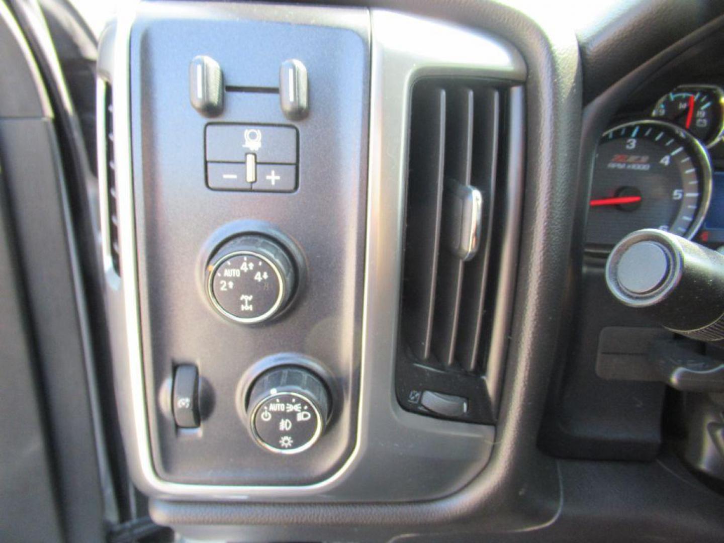 2014 SILVER CHEVROLET SILVERADO 1500 CREW CAB LT (3GCUKREC2EG) with an 5.3L engine, Automatic transmission, located at 908 SE 14th Street, Des Moines, IA, 50317, (515) 281-0330, 41.580303, -93.597046 - Photo#23