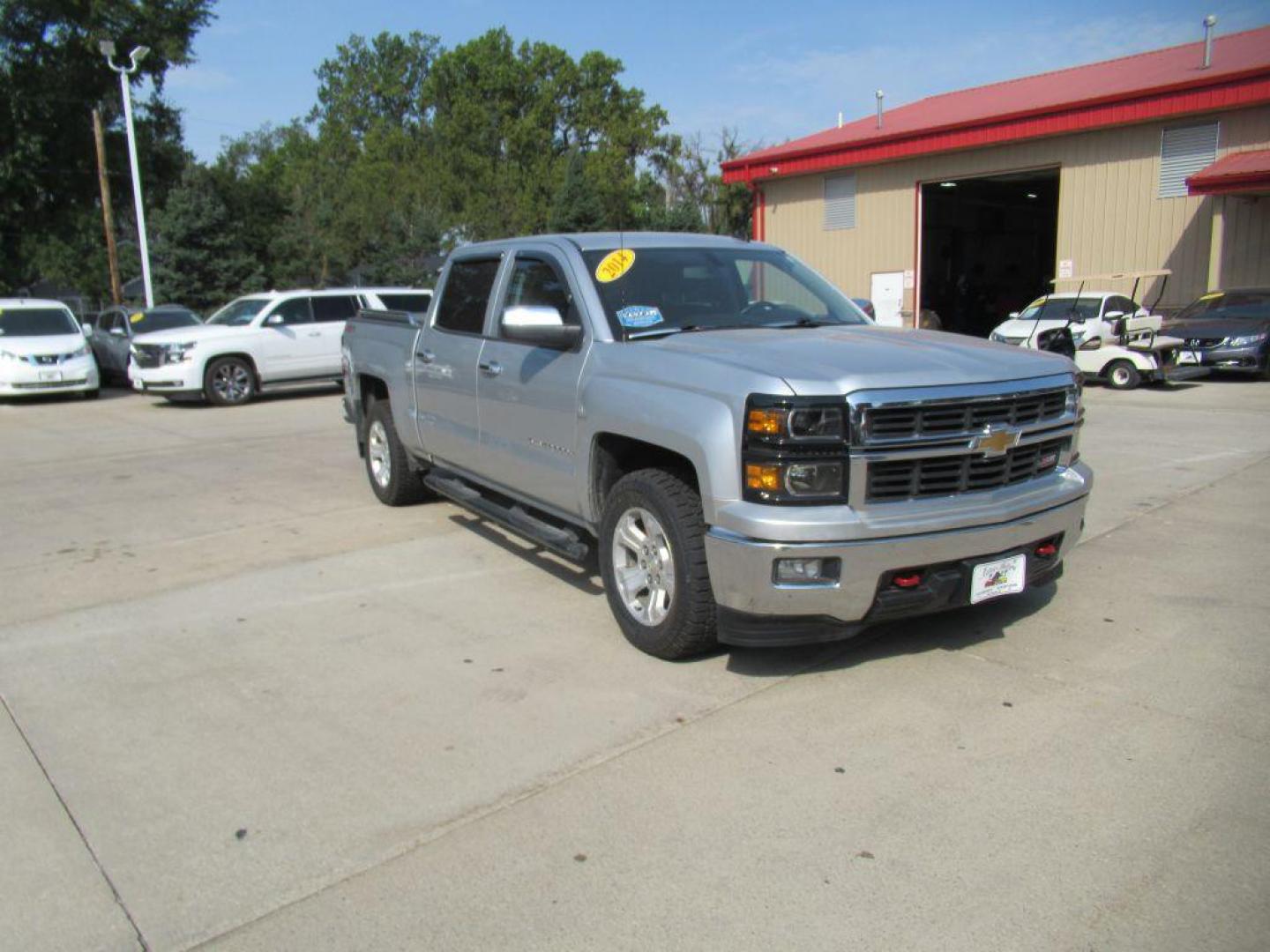 2014 SILVER CHEVROLET SILVERADO 1500 CREW CAB LT (3GCUKREC2EG) with an 5.3L engine, Automatic transmission, located at 908 SE 14th Street, Des Moines, IA, 50317, (515) 281-0330, 41.580303, -93.597046 - Photo#2