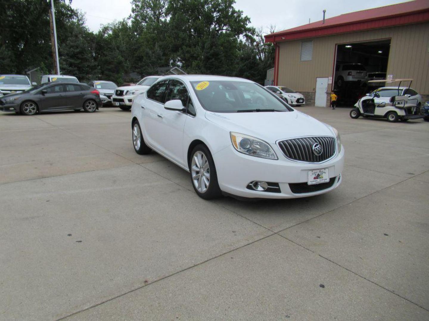 2014 WHITE BUICK VERANO CONVENIENCE (1G4PR5SKXE4) with an 2.4L engine, Automatic transmission, located at 908 SE 14th Street, Des Moines, IA, 50317, (515) 281-0330, 41.580303, -93.597046 - Photo#2