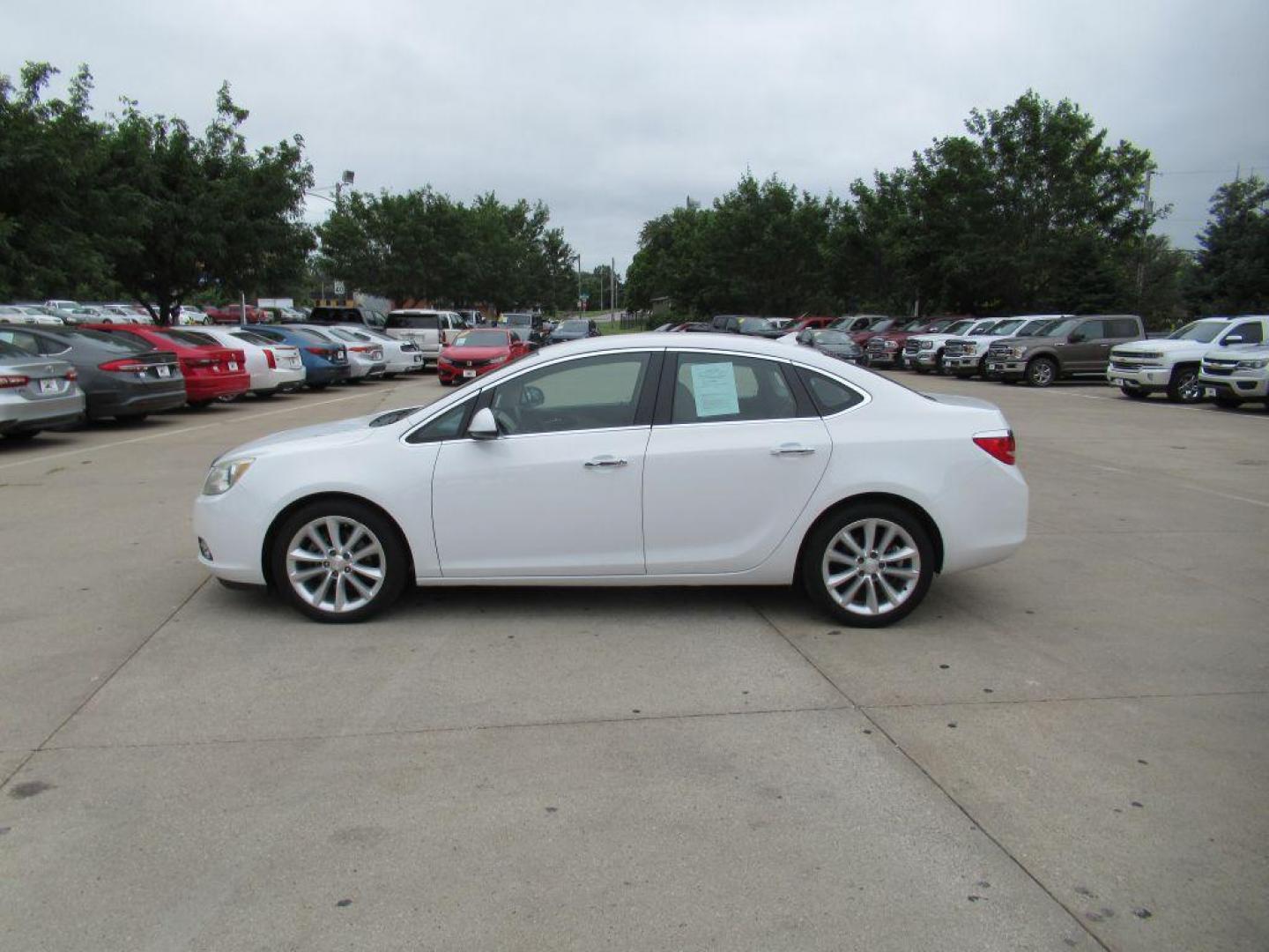 2014 WHITE BUICK VERANO CONVENIENCE (1G4PR5SKXE4) with an 2.4L engine, Automatic transmission, located at 908 SE 14th Street, Des Moines, IA, 50317, (515) 281-0330, 41.580303, -93.597046 - Photo#7