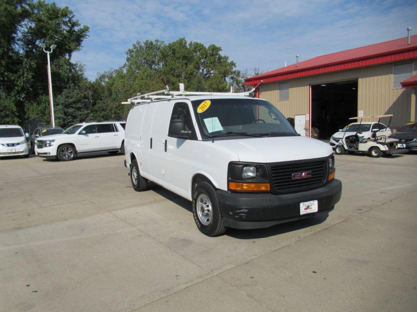 2017 WHITE GMC SAVANA G3500 (1GTZ7GFG5H1) with an 6.0L engine, Automatic transmission, located at 908 SE 14th Street, Des Moines, IA, 50317, (515) 281-0330, 41.580303, -93.597046 - Photo#2