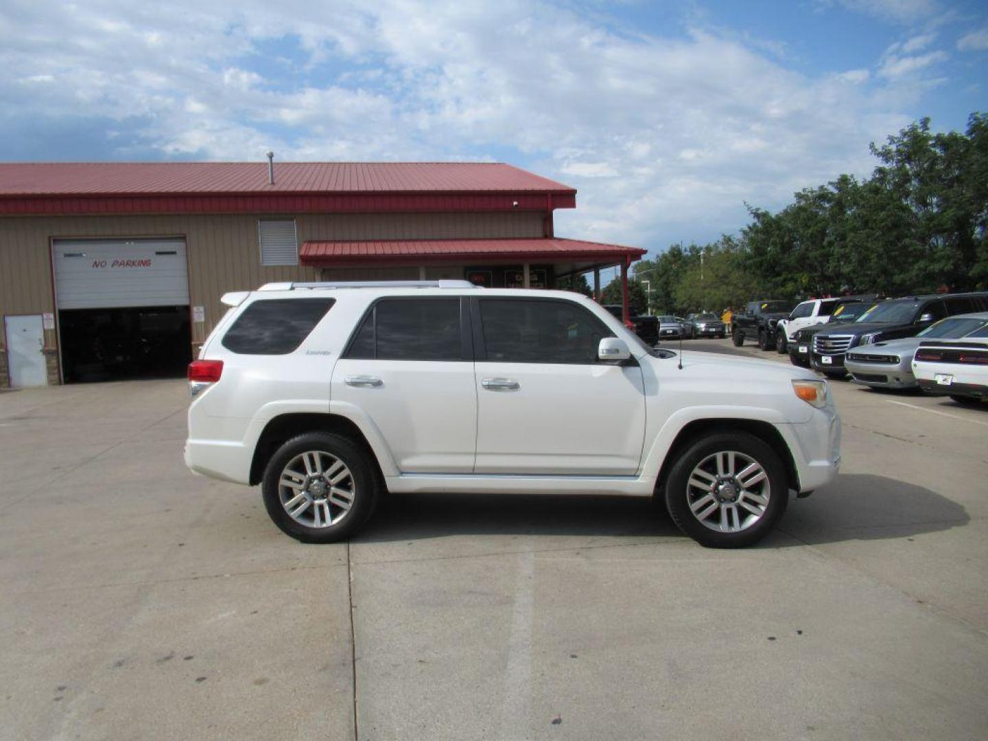 2013 WHITE TOYOTA 4RUNNER SR5 (JTEBU5JRXD5) with an 4.0L engine, Automatic transmission, located at 908 SE 14th Street, Des Moines, IA, 50317, (515) 281-0330, 41.580303, -93.597046 - Photo#3