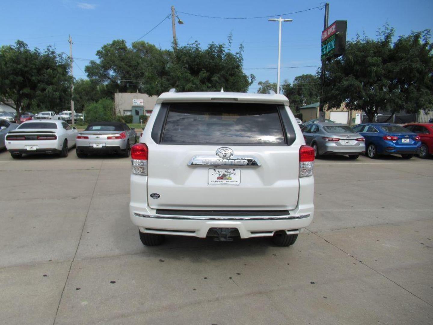 2013 WHITE TOYOTA 4RUNNER SR5 (JTEBU5JRXD5) with an 4.0L engine, Automatic transmission, located at 908 SE 14th Street, Des Moines, IA, 50317, (515) 281-0330, 41.580303, -93.597046 - Photo#5