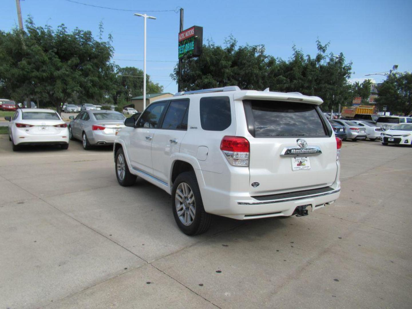 2013 WHITE TOYOTA 4RUNNER SR5 (JTEBU5JRXD5) with an 4.0L engine, Automatic transmission, located at 908 SE 14th Street, Des Moines, IA, 50317, (515) 281-0330, 41.580303, -93.597046 - Photo#6