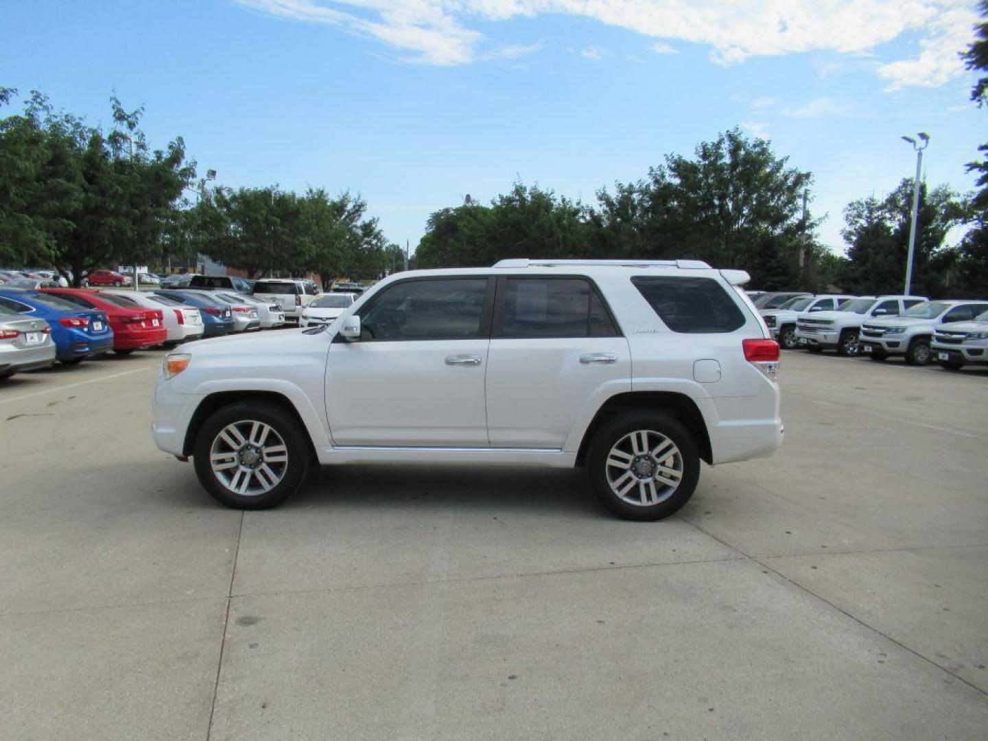 2013 WHITE TOYOTA 4RUNNER SR5 (JTEBU5JRXD5) with an 4.0L engine, Automatic transmission, located at 908 SE 14th Street, Des Moines, IA, 50317, (515) 281-0330, 41.580303, -93.597046 - Photo#7