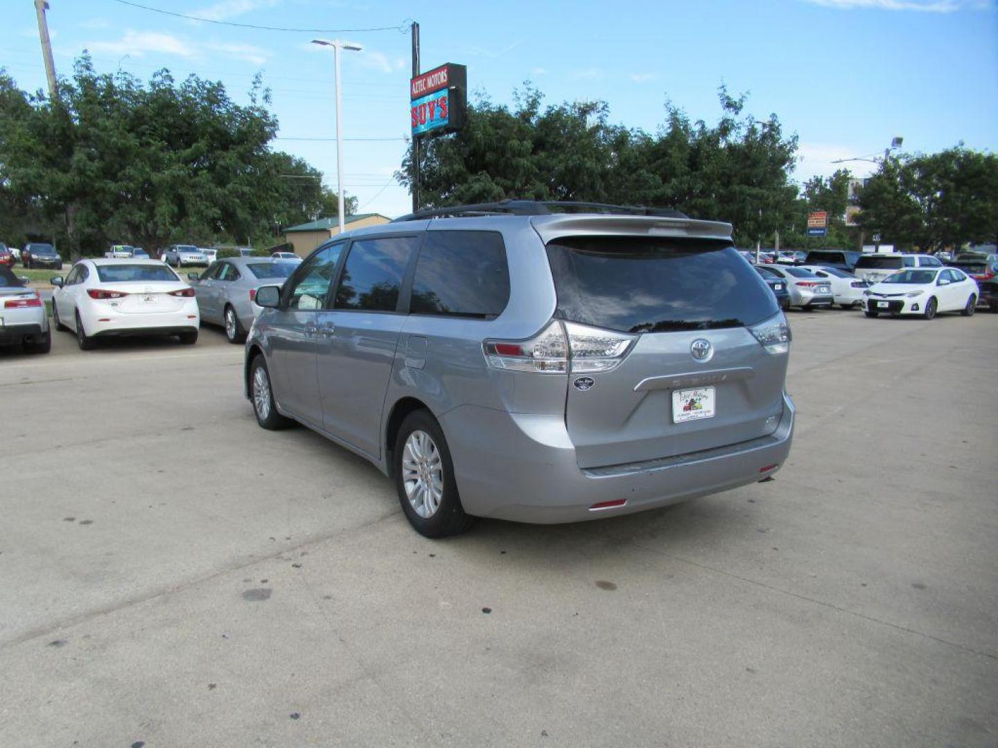 2013 SILVER TOYOTA SIENNA XLE (5TDYK3DC5DS) with an 3.5L engine, Automatic transmission, located at 908 SE 14th Street, Des Moines, IA, 50317, (515) 281-0330, 41.580303, -93.597046 - Photo#6