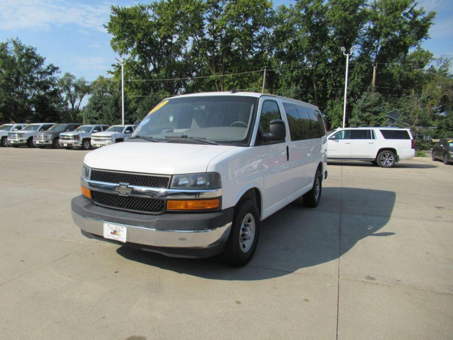 2017 WHITE CHEVROLET EXPRESS G2500 LT (1GAWGFFF9H1) with an 4.8L engine, Continuously Variable transmission, located at 908 SE 14th Street, Des Moines, IA, 50317, (515) 281-0330, 41.580303, -93.597046 - Photo#0