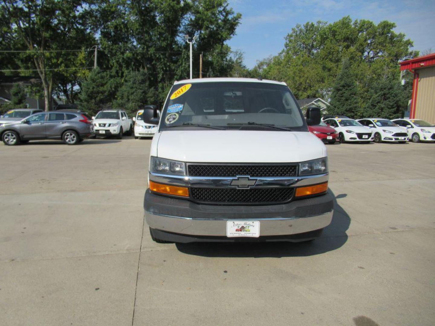 2017 WHITE CHEVROLET EXPRESS G2500 LT (1GAWGFFF9H1) with an 4.8L engine, Continuously Variable transmission, located at 908 SE 14th Street, Des Moines, IA, 50317, (515) 281-0330, 41.580303, -93.597046 - Photo#1