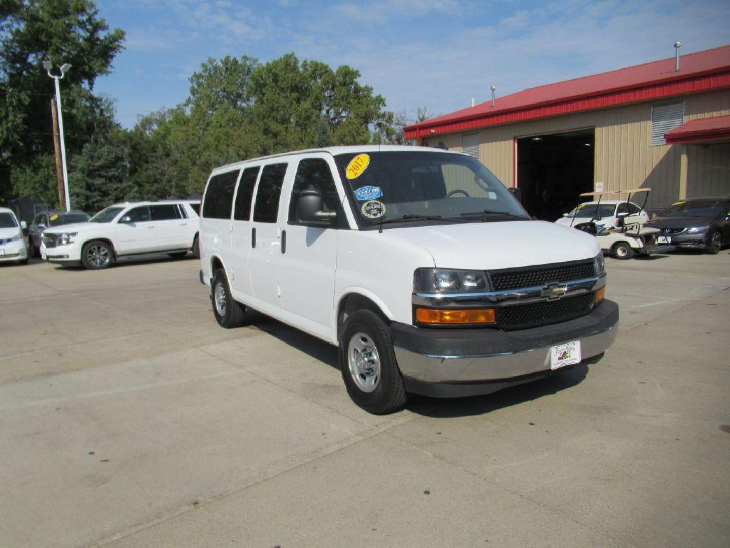 2017 WHITE CHEVROLET EXPRESS G2500 LT (1GAWGFFF9H1) with an 4.8L engine, Continuously Variable transmission, located at 908 SE 14th Street, Des Moines, IA, 50317, (515) 281-0330, 41.580303, -93.597046 - Photo#2