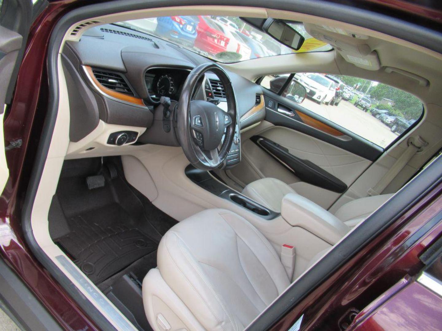 2017 MAROON LINCOLN MKC SELECT (5LMTJ2DH3HU) with an 2.3L engine, Automatic transmission, located at 908 SE 14th Street, Des Moines, IA, 50317, (515) 281-0330, 41.580303, -93.597046 - Photo#25