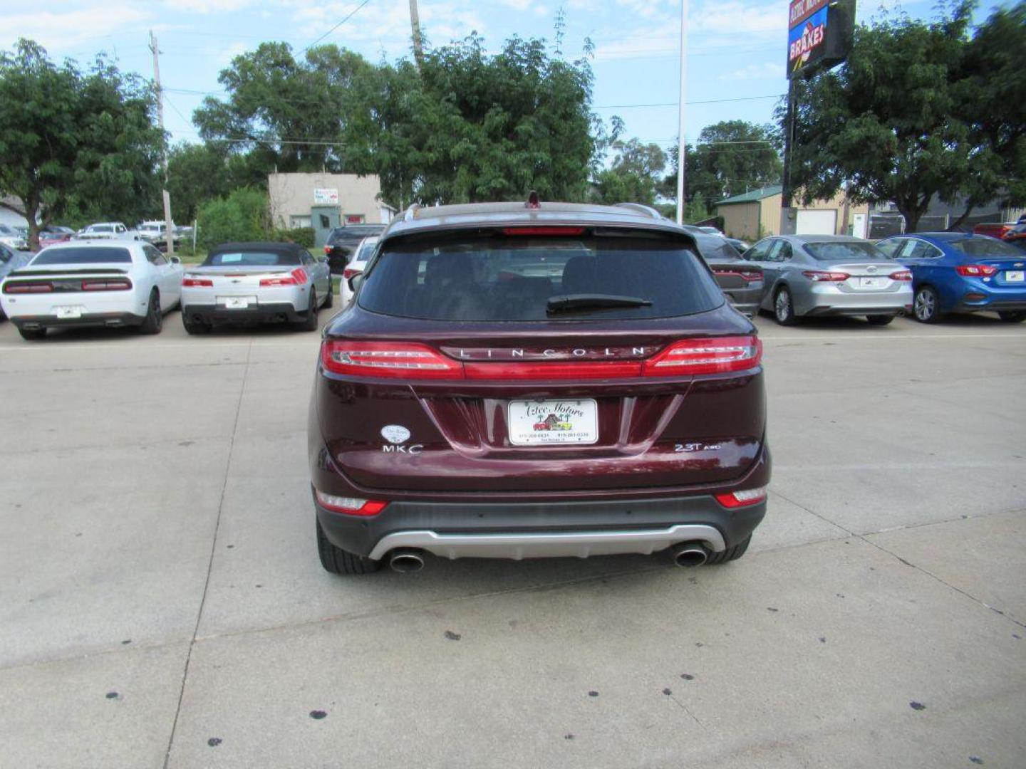 2017 MAROON LINCOLN MKC SELECT (5LMTJ2DH3HU) with an 2.3L engine, Automatic transmission, located at 908 SE 14th Street, Des Moines, IA, 50317, (515) 281-0330, 41.580303, -93.597046 - Photo#5