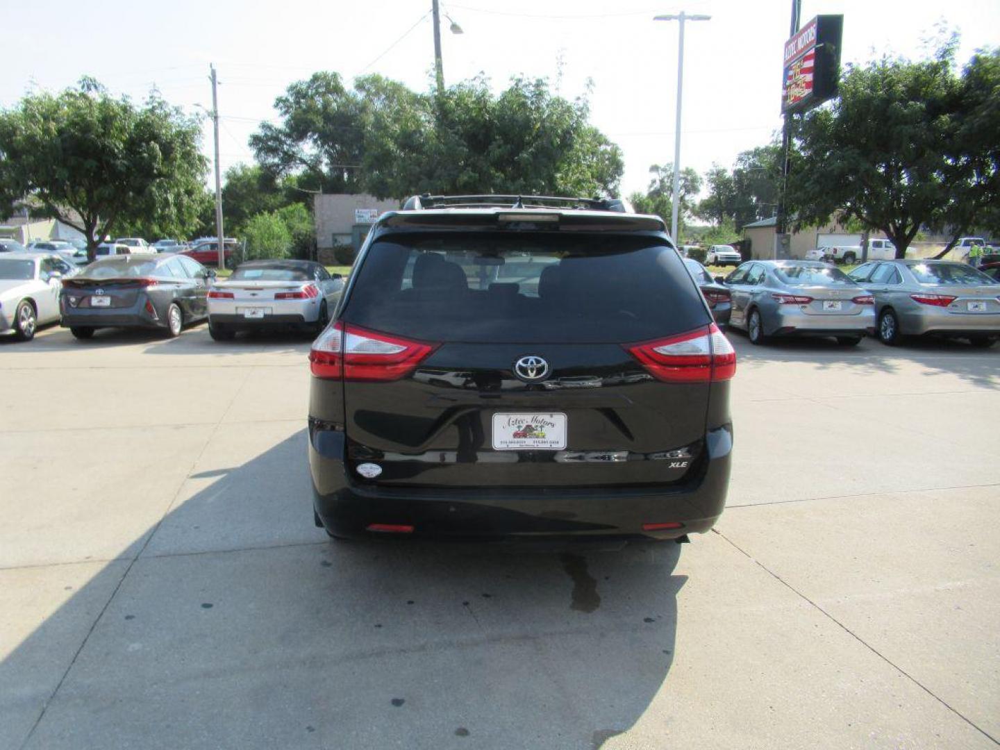 2019 BLACK TOYOTA SIENNA XLE (5TDYZ3DC2KS) with an 3.5L engine, Automatic transmission, located at 908 SE 14th Street, Des Moines, IA, 50317, (515) 281-0330, 41.580303, -93.597046 - Photo#5