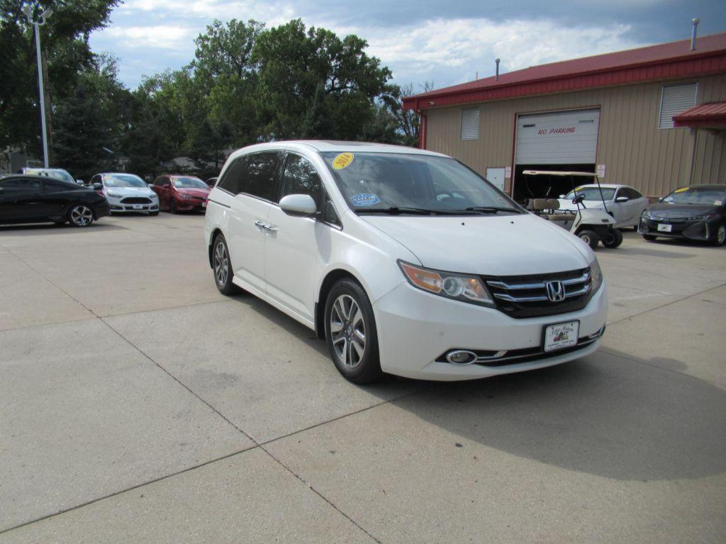 2014 WHITE HONDA ODYSSEY TOURING (5FNRL5H97EB) with an 3.5L engine, Automatic transmission, located at 908 SE 14th Street, Des Moines, IA, 50317, (515) 281-0330, 41.580303, -93.597046 - Photo#2