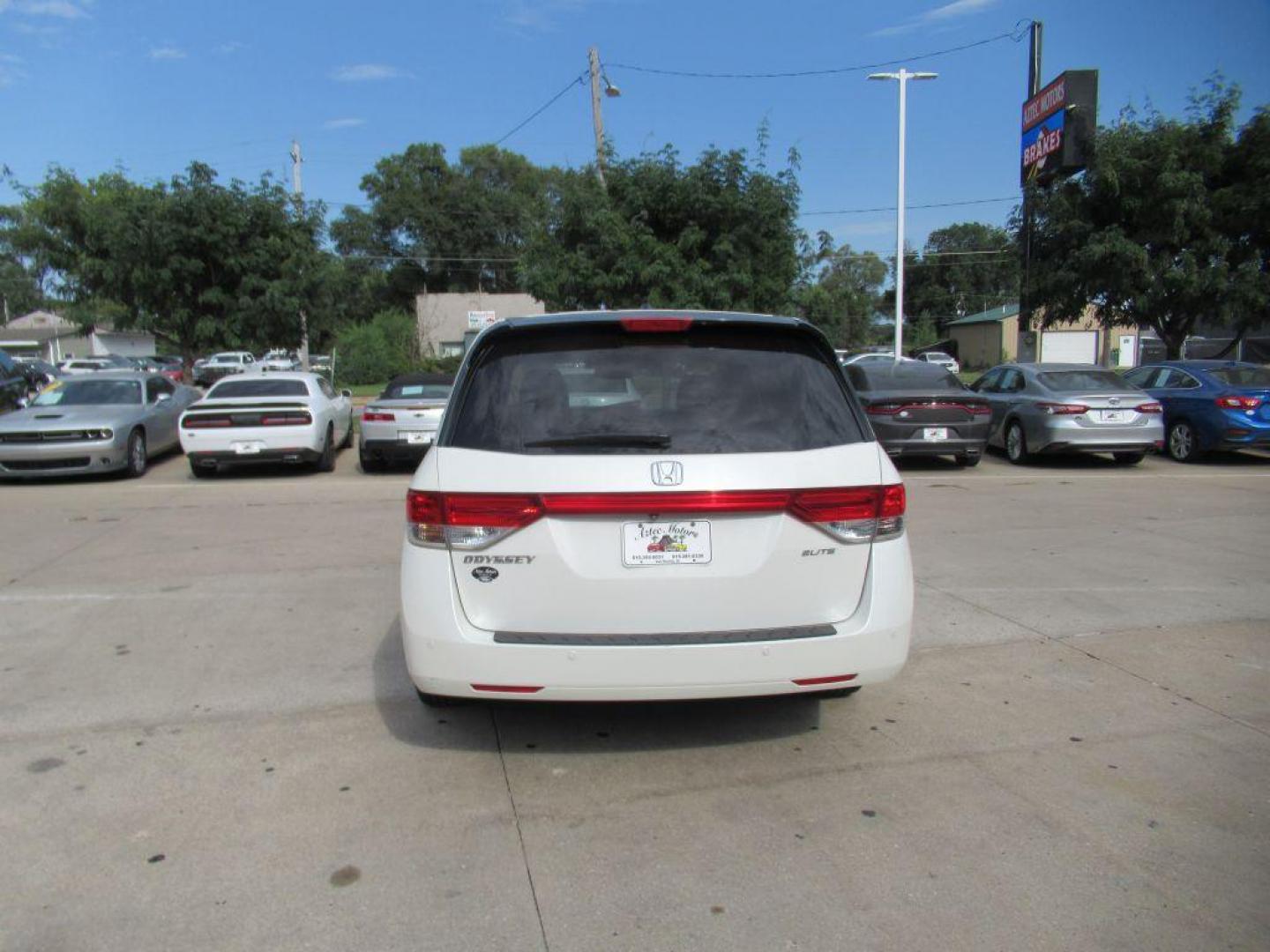 2014 WHITE HONDA ODYSSEY TOURING (5FNRL5H97EB) with an 3.5L engine, Automatic transmission, located at 908 SE 14th Street, Des Moines, IA, 50317, (515) 281-0330, 41.580303, -93.597046 - Photo#5