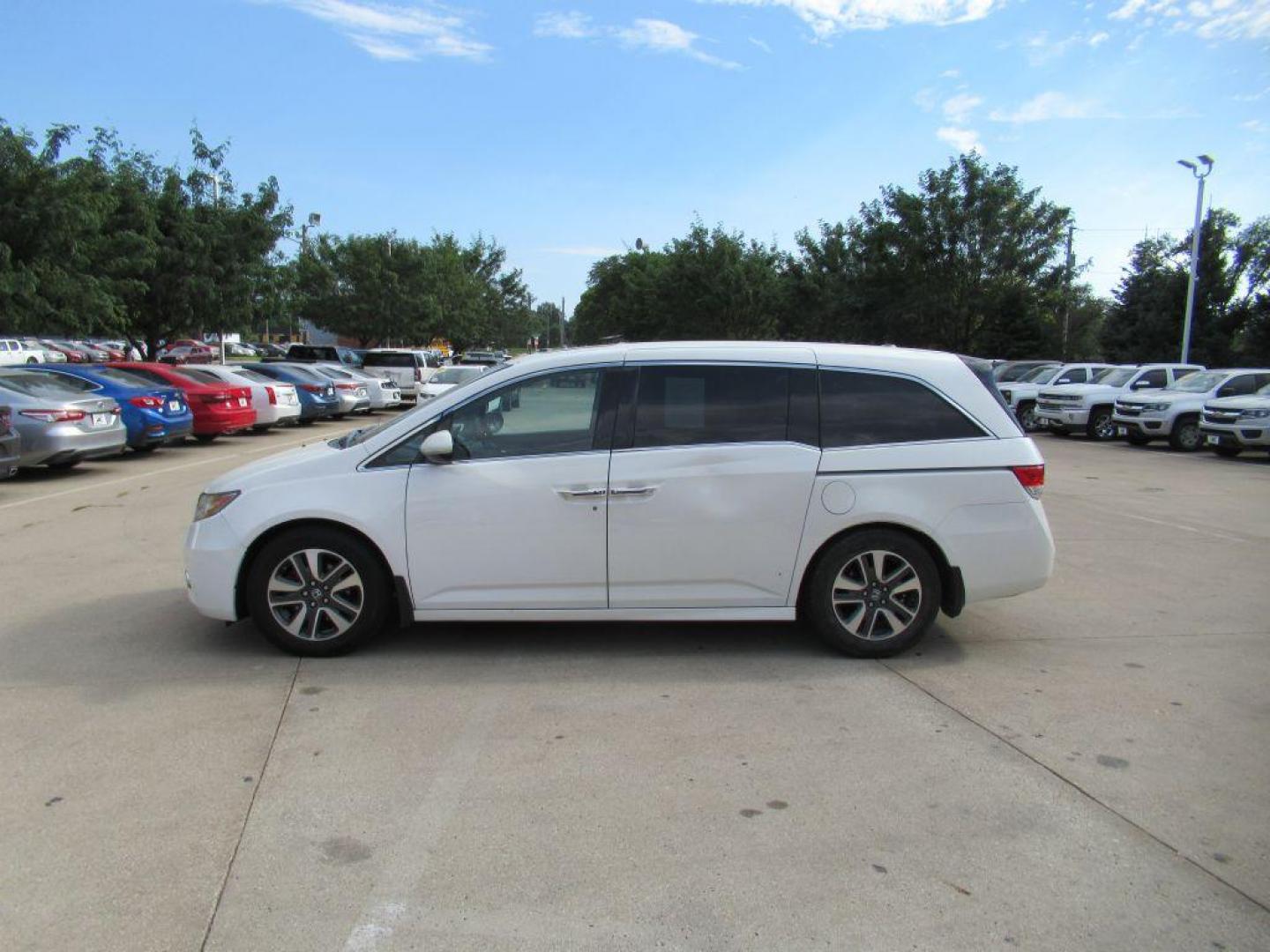 2014 WHITE HONDA ODYSSEY TOURING (5FNRL5H97EB) with an 3.5L engine, Automatic transmission, located at 908 SE 14th Street, Des Moines, IA, 50317, (515) 281-0330, 41.580303, -93.597046 - Photo#7