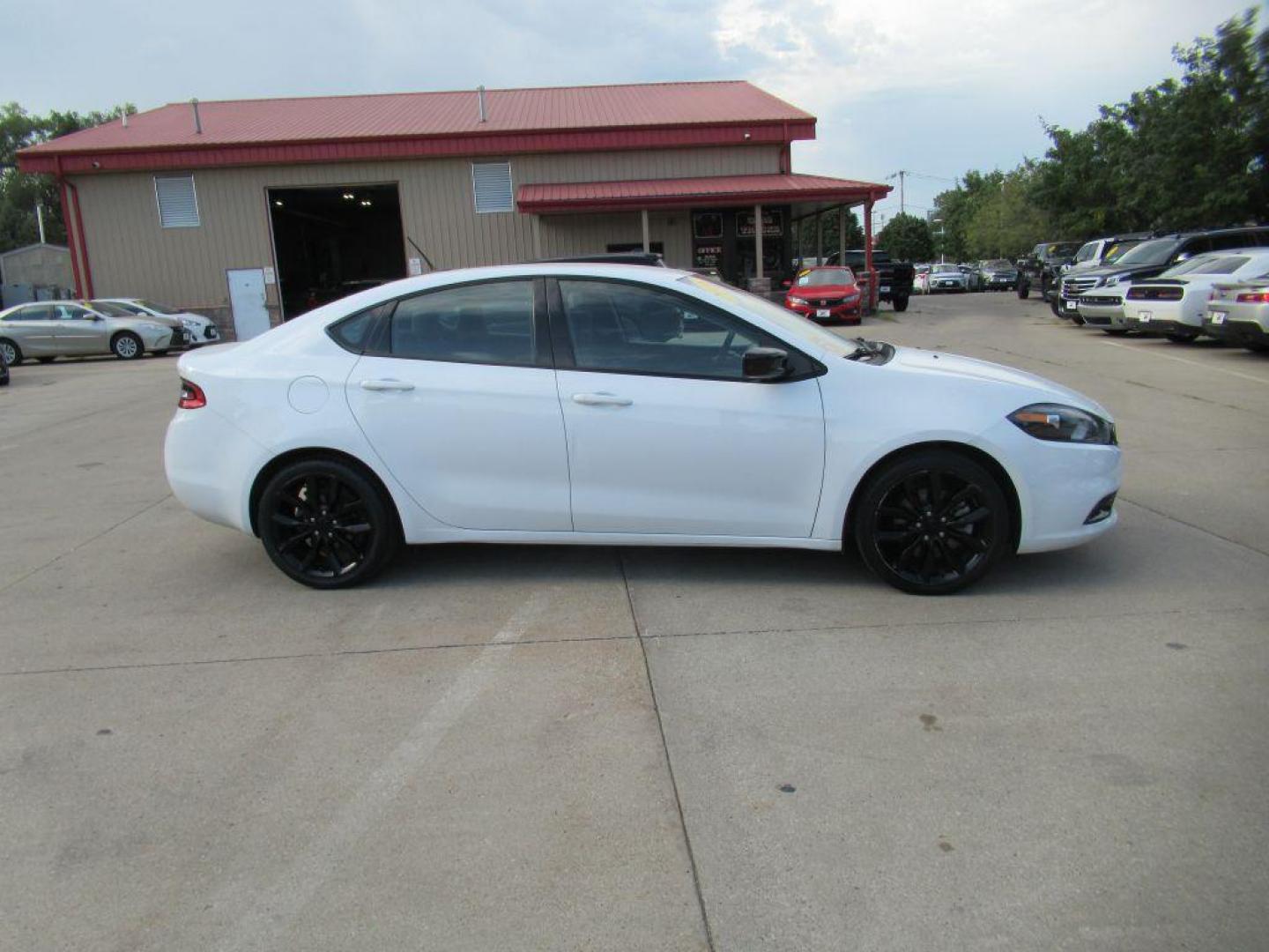 2016 WHITE DODGE DART SXT SPORT (1C3CDFFA4GD) with an 2.0L engine, Automatic transmission, located at 908 SE 14th Street, Des Moines, IA, 50317, (515) 281-0330, 41.580303, -93.597046 - Photo#3