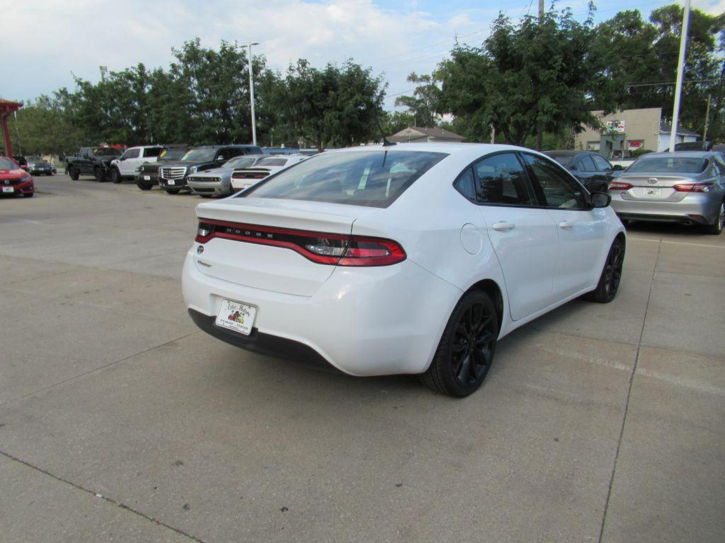 2016 WHITE DODGE DART SXT SPORT (1C3CDFFA4GD) with an 2.0L engine, Automatic transmission, located at 908 SE 14th Street, Des Moines, IA, 50317, (515) 281-0330, 41.580303, -93.597046 - Photo#4