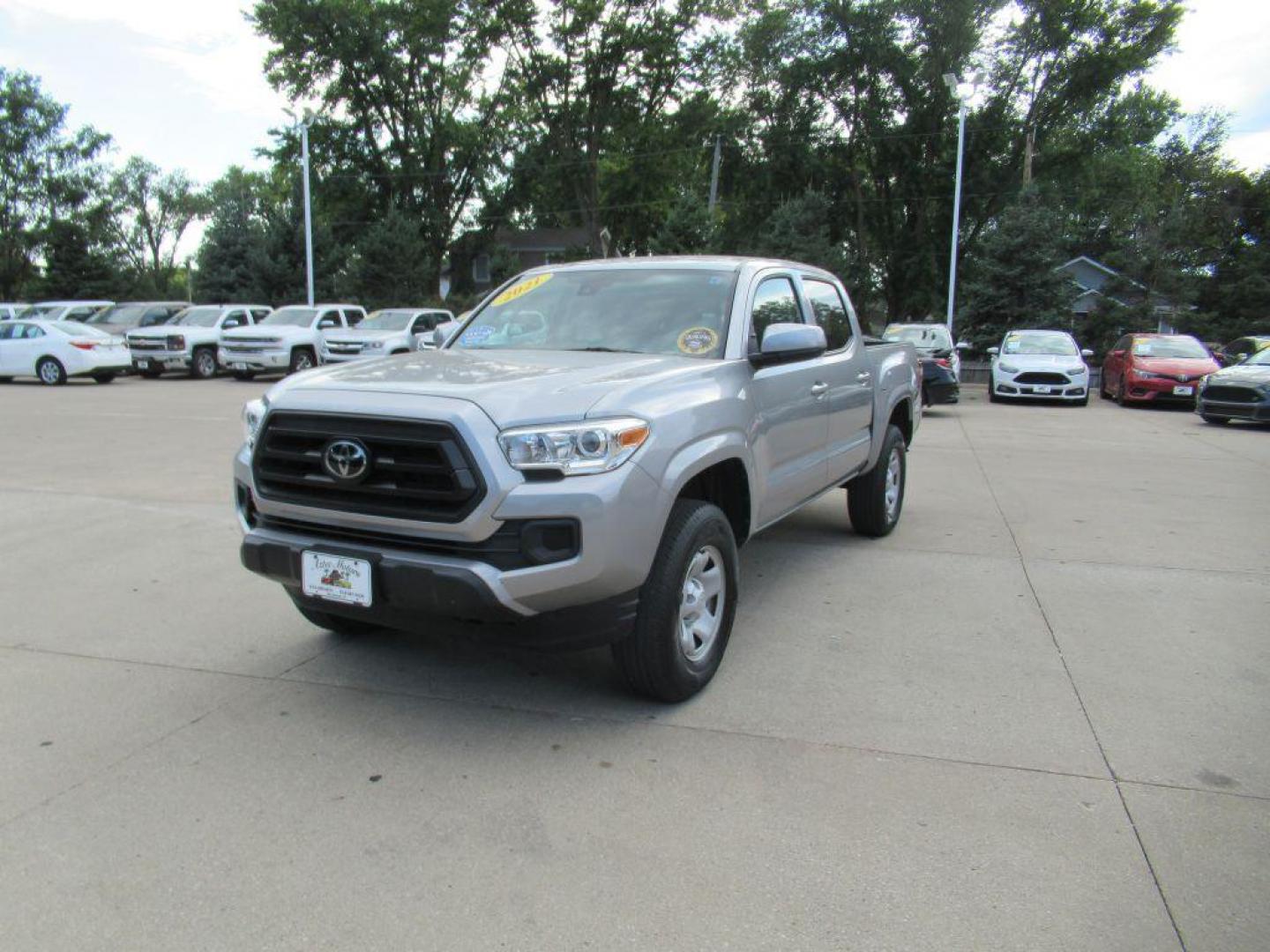 2021 SILVER TOYOTA TACOMA DOUBLE CAB (3TMCZ5AN4MM) with an 3.5L engine, Automatic transmission, located at 908 SE 14th Street, Des Moines, IA, 50317, (515) 281-0330, 41.580303, -93.597046 - Photo#0