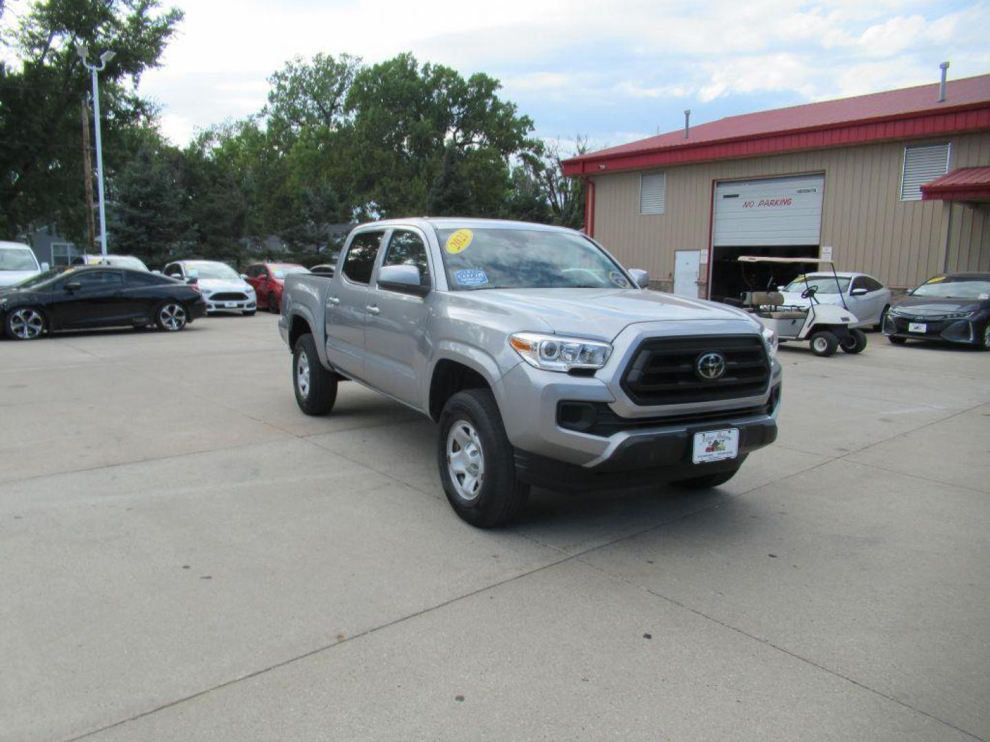 2021 SILVER TOYOTA TACOMA DOUBLE CAB (3TMCZ5AN4MM) with an 3.5L engine, Automatic transmission, located at 908 SE 14th Street, Des Moines, IA, 50317, (515) 281-0330, 41.580303, -93.597046 - Photo#2