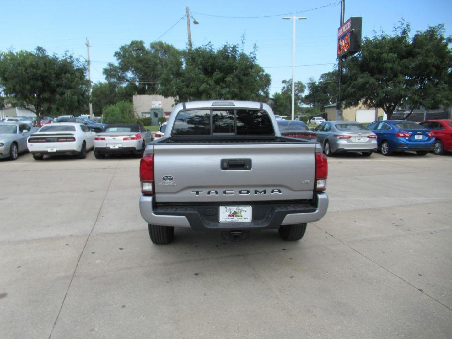 2021 SILVER TOYOTA TACOMA DOUBLE CAB (3TMCZ5AN4MM) with an 3.5L engine, Automatic transmission, located at 908 SE 14th Street, Des Moines, IA, 50317, (515) 281-0330, 41.580303, -93.597046 - Photo#5