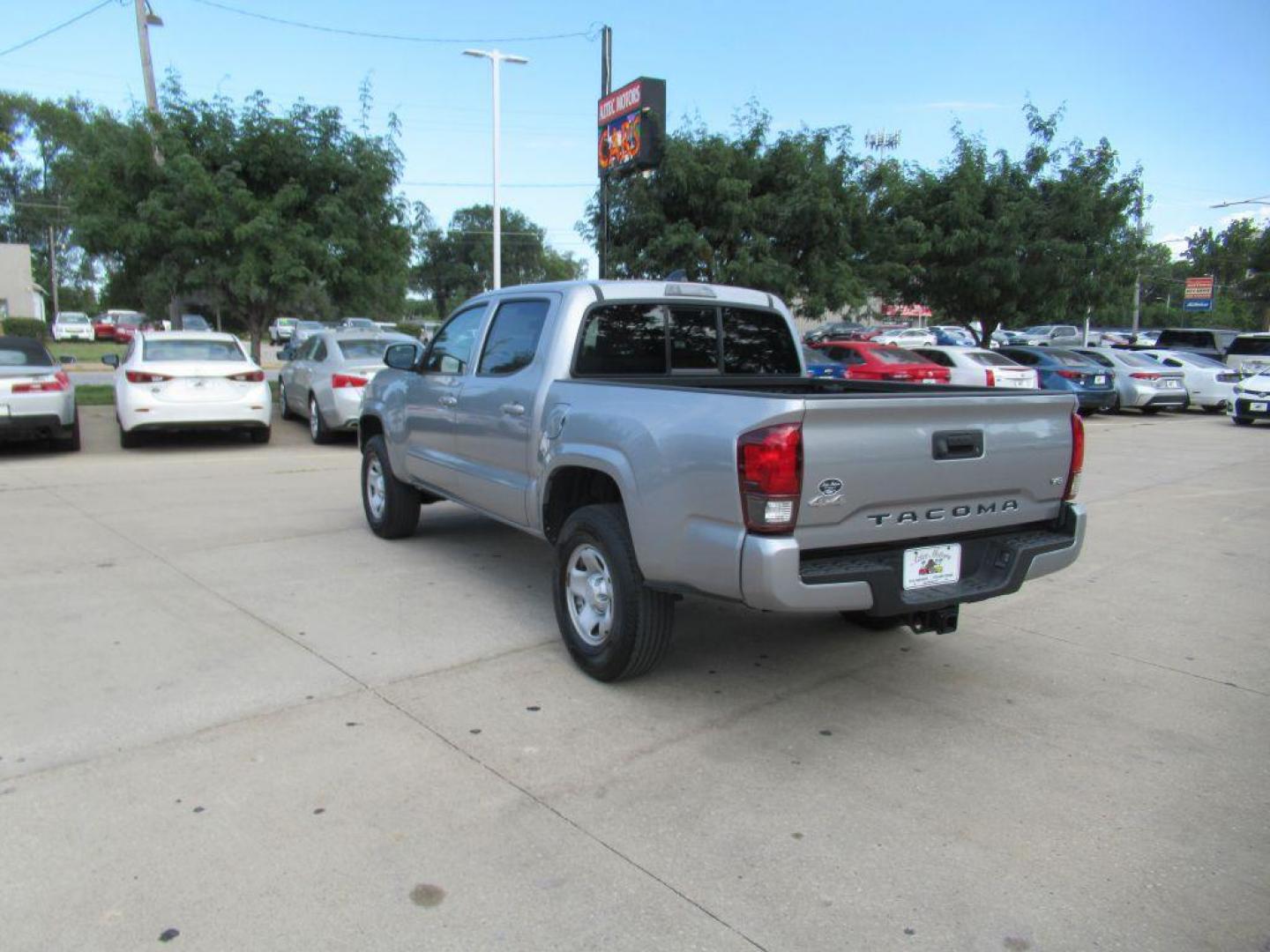 2021 SILVER TOYOTA TACOMA DOUBLE CAB (3TMCZ5AN4MM) with an 3.5L engine, Automatic transmission, located at 908 SE 14th Street, Des Moines, IA, 50317, (515) 281-0330, 41.580303, -93.597046 - Photo#6