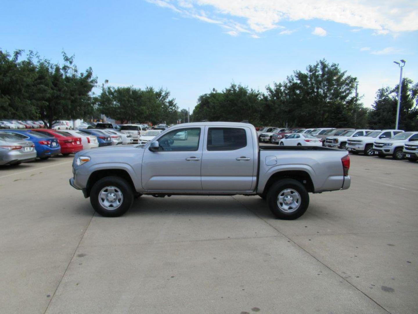 2021 SILVER TOYOTA TACOMA DOUBLE CAB (3TMCZ5AN4MM) with an 3.5L engine, Automatic transmission, located at 908 SE 14th Street, Des Moines, IA, 50317, (515) 281-0330, 41.580303, -93.597046 - Photo#7