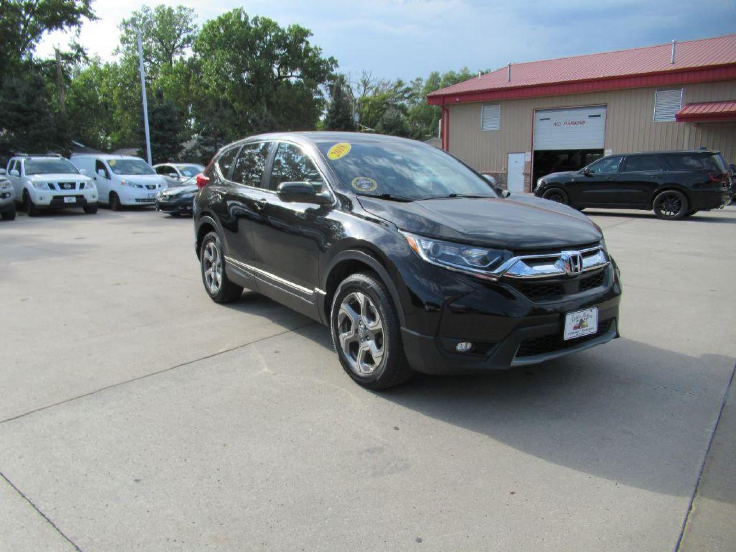 2018 BLACK HONDA CR-V EX (2HKRW2H51JH) with an 1.5L engine, Continuously Variable transmission, located at 908 SE 14th Street, Des Moines, IA, 50317, (515) 281-0330, 41.580303, -93.597046 - Photo#2