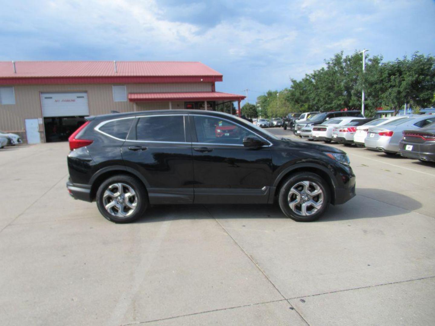 2018 BLACK HONDA CR-V EX (2HKRW2H51JH) with an 1.5L engine, Continuously Variable transmission, located at 908 SE 14th Street, Des Moines, IA, 50317, (515) 281-0330, 41.580303, -93.597046 - Photo#3