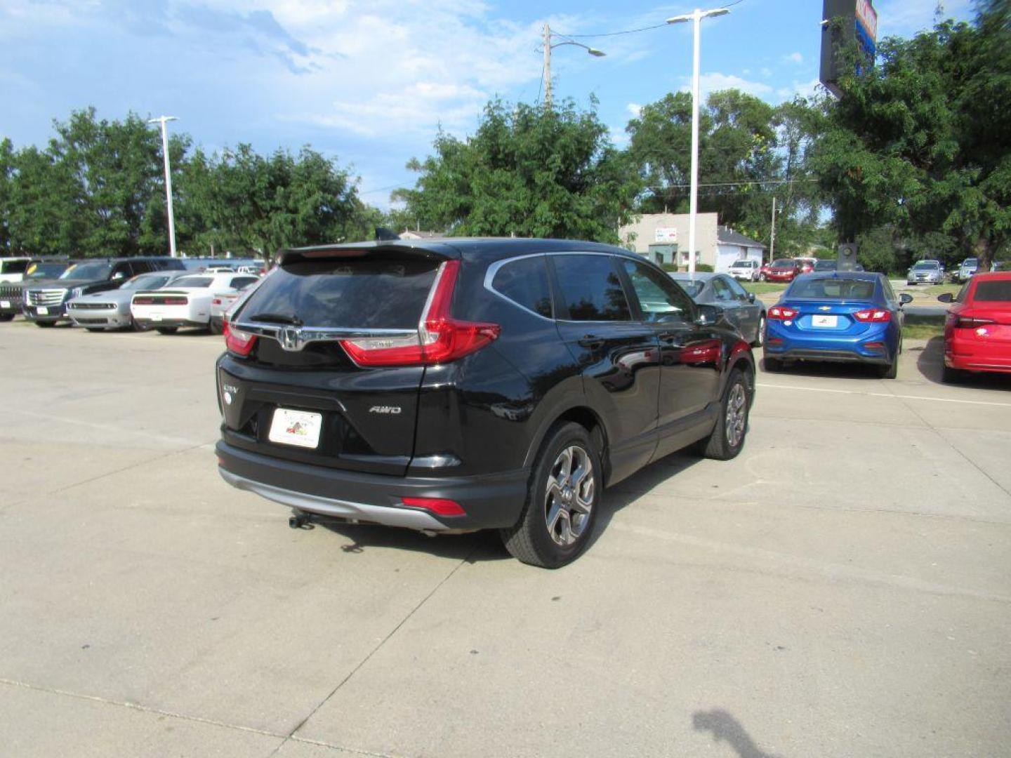 2018 BLACK HONDA CR-V EX (2HKRW2H51JH) with an 1.5L engine, Continuously Variable transmission, located at 908 SE 14th Street, Des Moines, IA, 50317, (515) 281-0330, 41.580303, -93.597046 - Photo#4