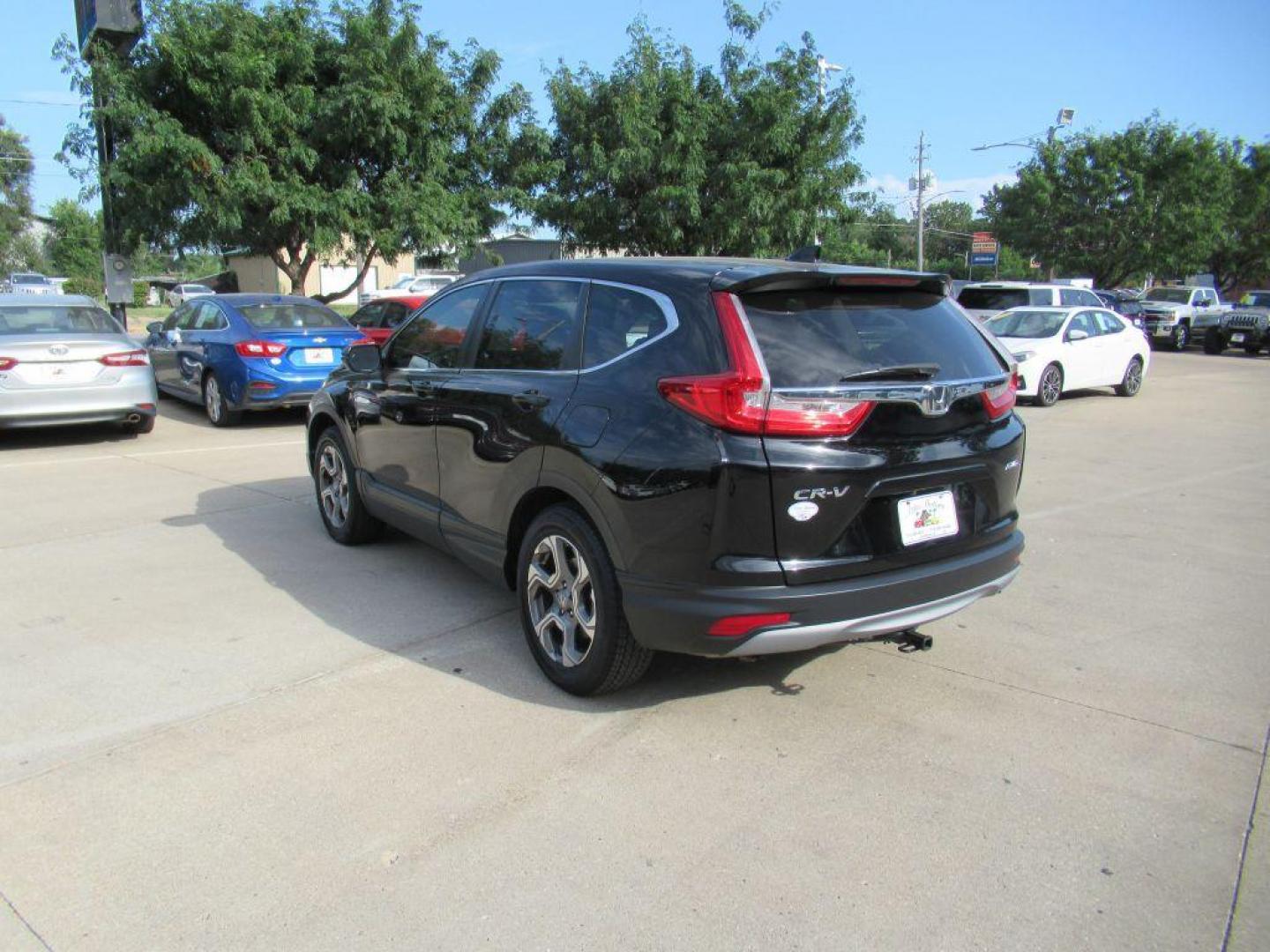 2018 BLACK HONDA CR-V EX (2HKRW2H51JH) with an 1.5L engine, Continuously Variable transmission, located at 908 SE 14th Street, Des Moines, IA, 50317, (515) 281-0330, 41.580303, -93.597046 - Photo#6