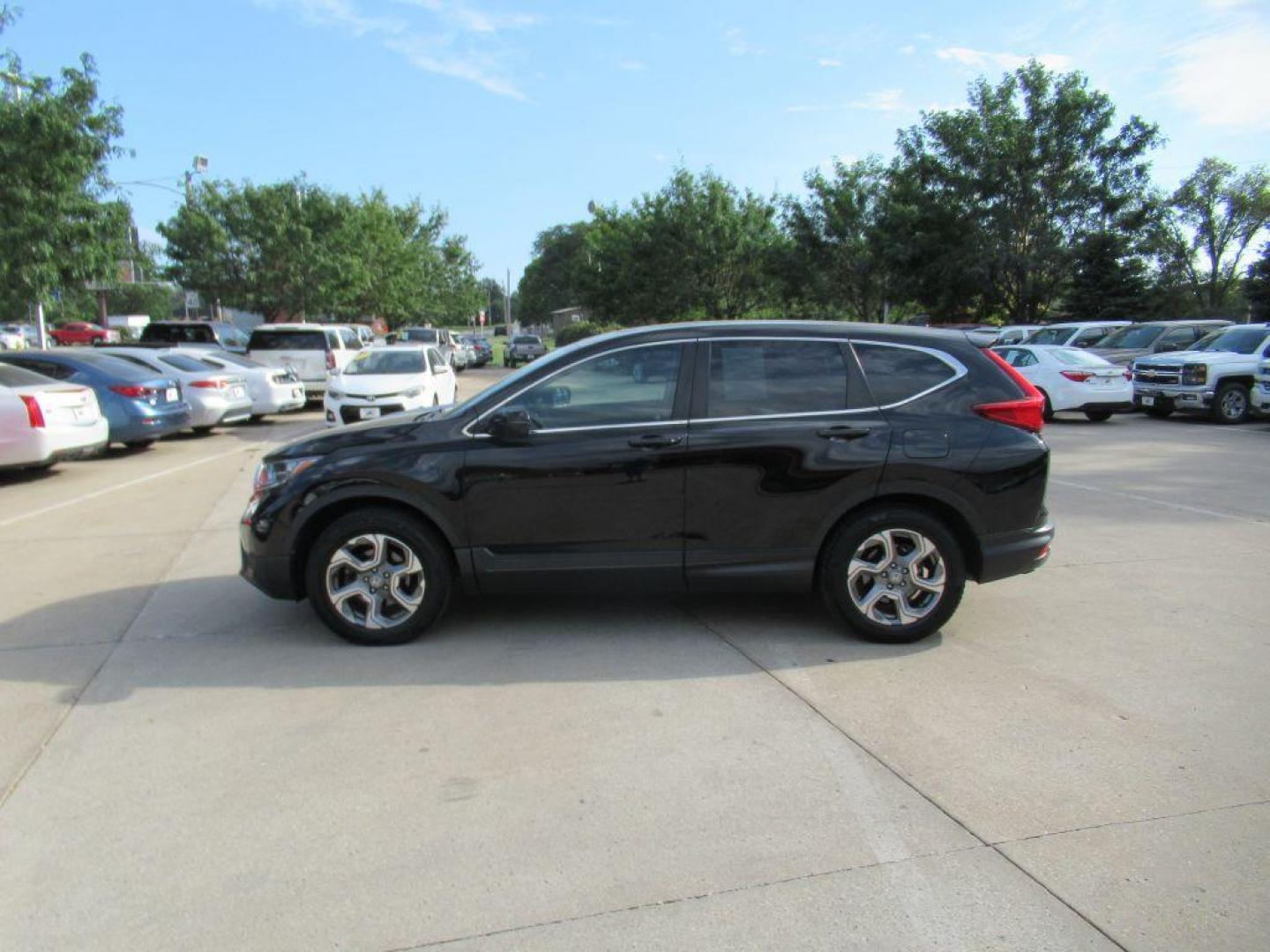 2018 BLACK HONDA CR-V EX (2HKRW2H51JH) with an 1.5L engine, Continuously Variable transmission, located at 908 SE 14th Street, Des Moines, IA, 50317, (515) 281-0330, 41.580303, -93.597046 - Photo#7