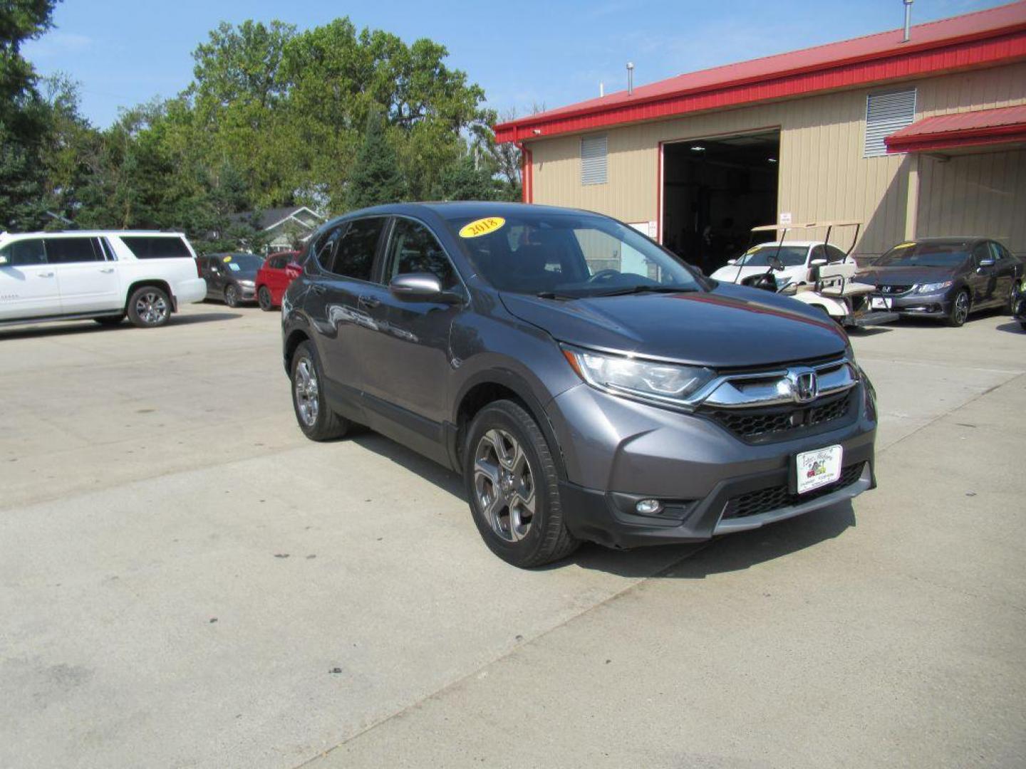 2018 GRAY HONDA CR-V EX (7FARW2H50JE) with an 1.5L engine, Continuously Variable transmission, located at 908 SE 14th Street, Des Moines, IA, 50317, (515) 281-0330, 41.580303, -93.597046 - Photo#2