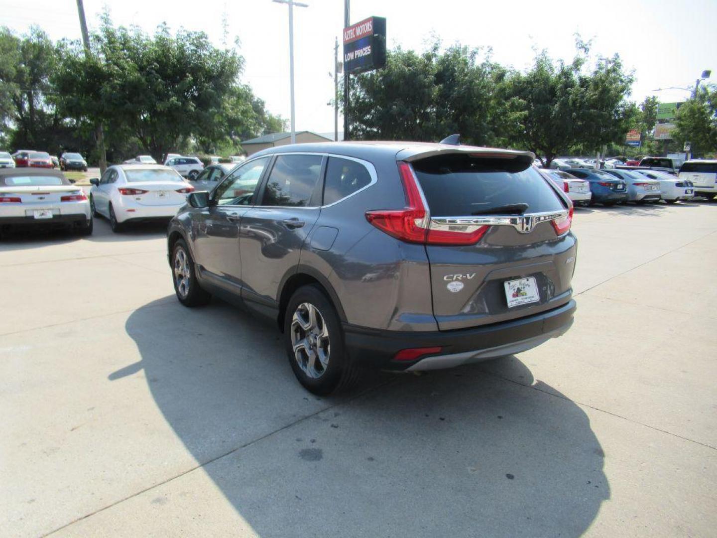 2018 GRAY HONDA CR-V EX (7FARW2H50JE) with an 1.5L engine, Continuously Variable transmission, located at 908 SE 14th Street, Des Moines, IA, 50317, (515) 281-0330, 41.580303, -93.597046 - Photo#6