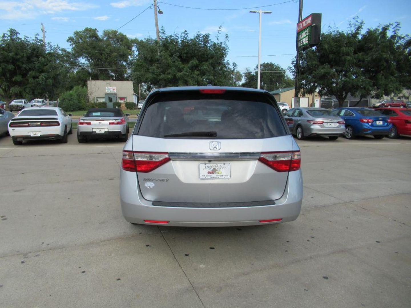 2011 SILVER HONDA ODYSSEY EXL (5FNRL5H66BB) with an 3.5L engine, Automatic transmission, located at 908 SE 14th Street, Des Moines, IA, 50317, (515) 281-0330, 41.580303, -93.597046 - Photo#5