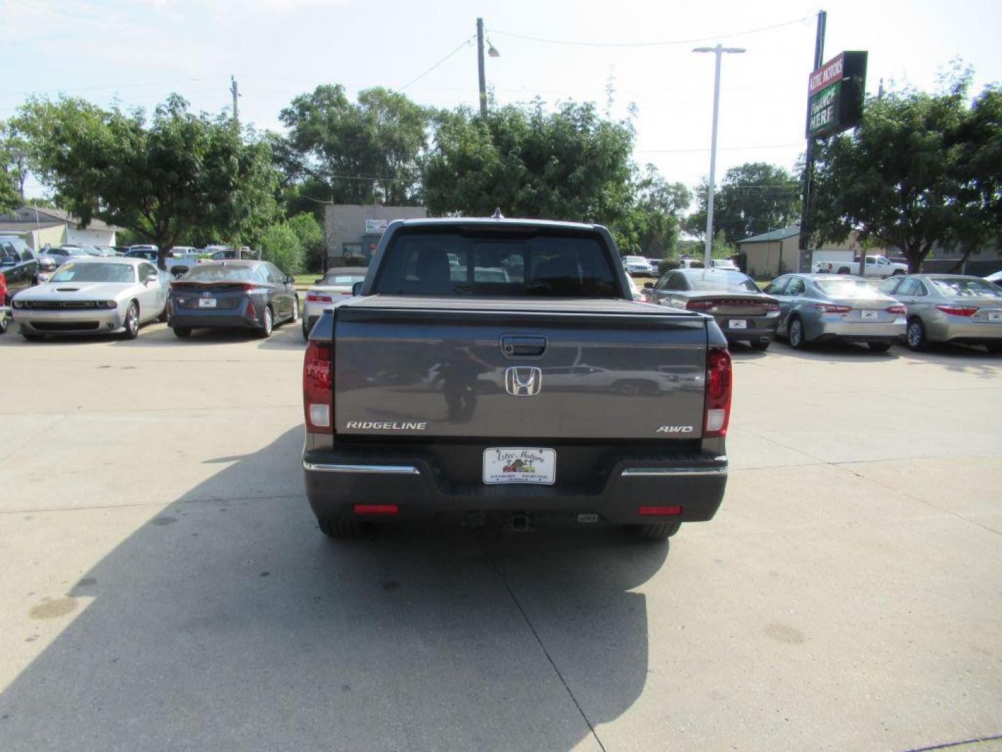 2019 GRAY HONDA RIDGELINE RTL (5FPYK3F7XKB) with an 3.5L engine, Automatic transmission, located at 908 SE 14th Street, Des Moines, IA, 50317, (515) 281-0330, 41.580303, -93.597046 - Photo#5