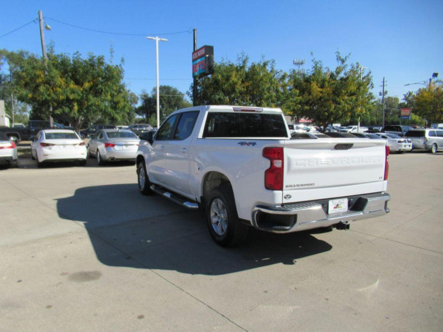 2021 WHITE CHEVROLET SILVERADO 1500 LT (1GCUYDED9MZ) with an 5.3L engine, Automatic transmission, located at 908 SE 14th Street, Des Moines, IA, 50317, (515) 281-0330, 41.580303, -93.597046 - Photo#6