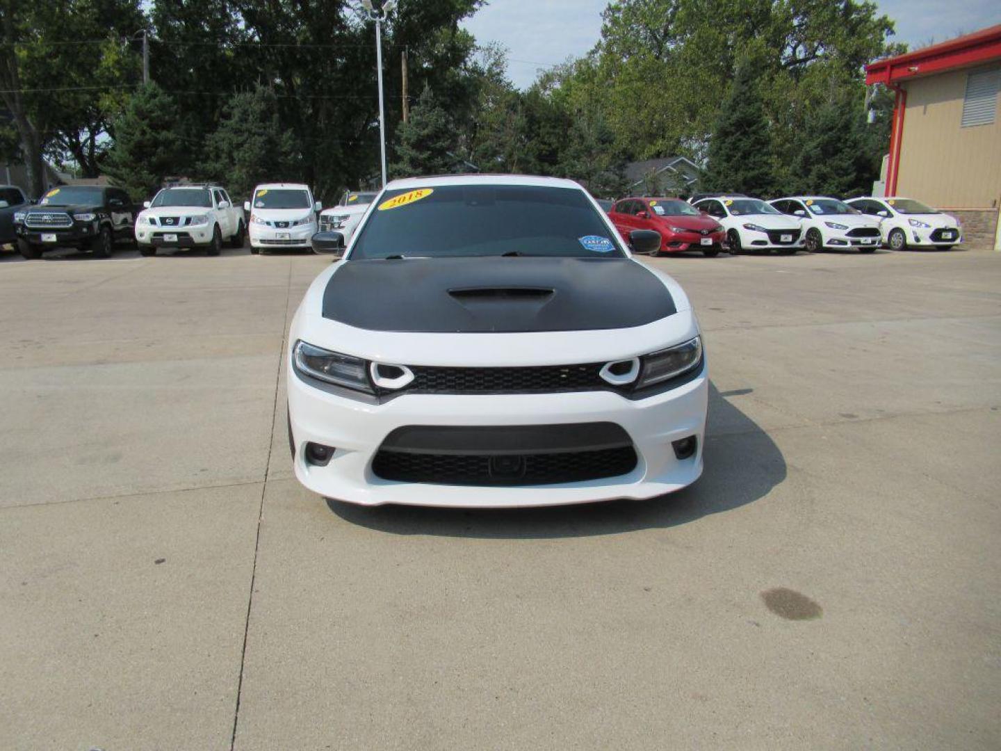 2018 WHITE DODGE CHARGER R/T 392 (2C3CDXGJ1JH) with an 6.4L engine, Automatic transmission, located at 908 SE 14th Street, Des Moines, IA, 50317, (515) 281-0330, 41.580303, -93.597046 - Photo#1